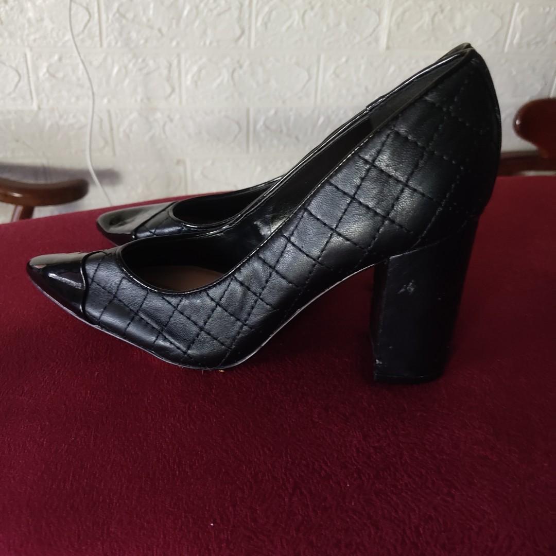 Tommy hilfiger store violin pump