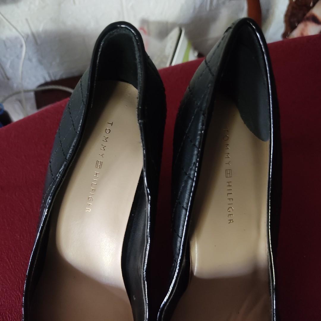 Tommy hilfiger store violin pump