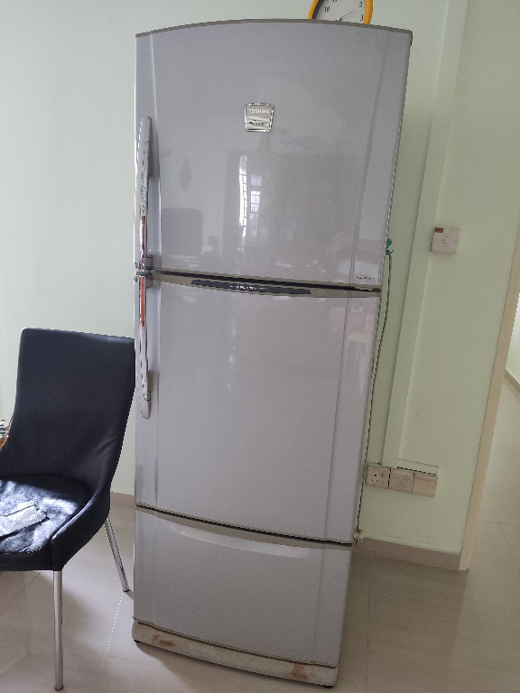Toshiba fridge GRH45STV very quiet, good condition, TV & Home Appliances, Kitchen Appliances