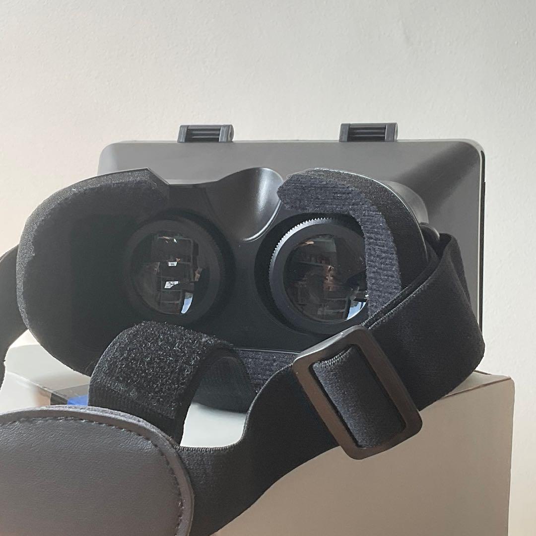 VR device Avon (Category: Monitor Screens) located in Davao. Submitted by vaultexchange_ (Listing ID 1162053469, Image 2). Description: Unused brandnew.