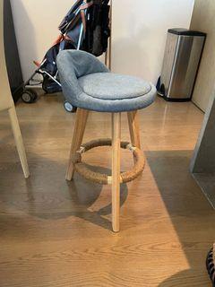2 65cm wood bar stools