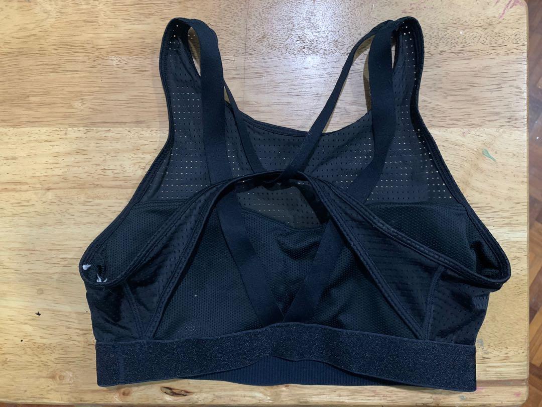 Adidas Sports Bra (Category: Activewear) located in San Juan City. Submitted by _decluttering2048 (Listing ID 1162318442, Image 2). Description: Mint condition with no flaws Best for medium frames dm for.