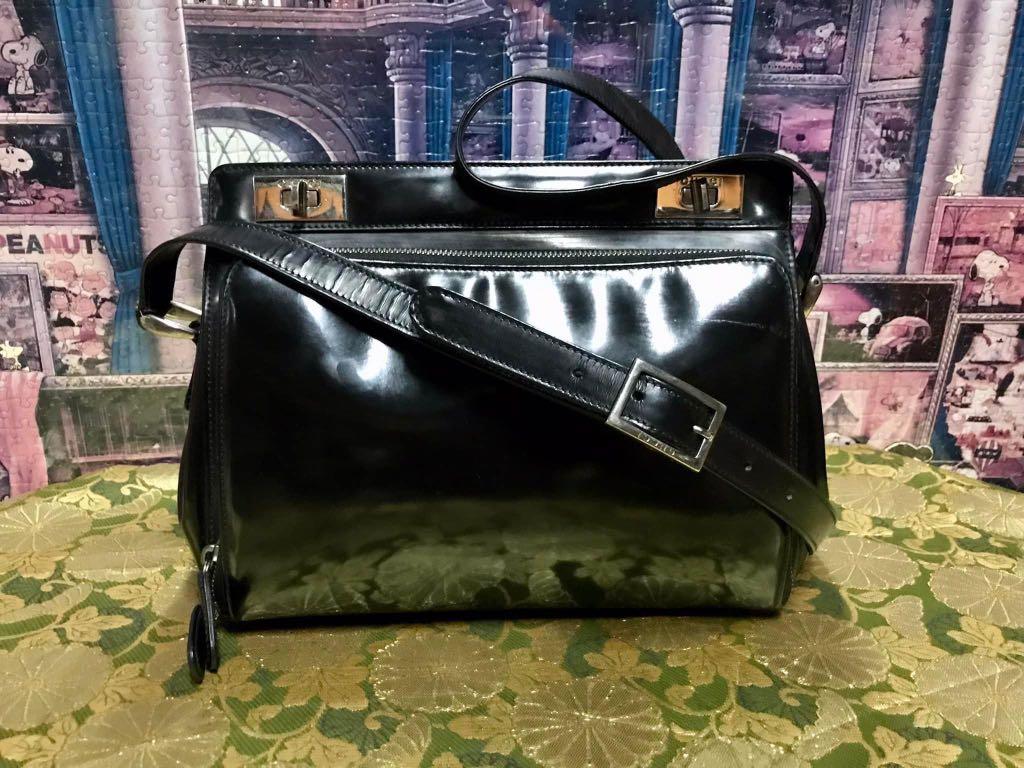 Gucci black best sale leather sling bag