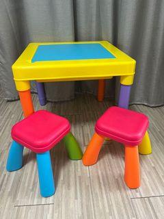 Bru Block table and chairs