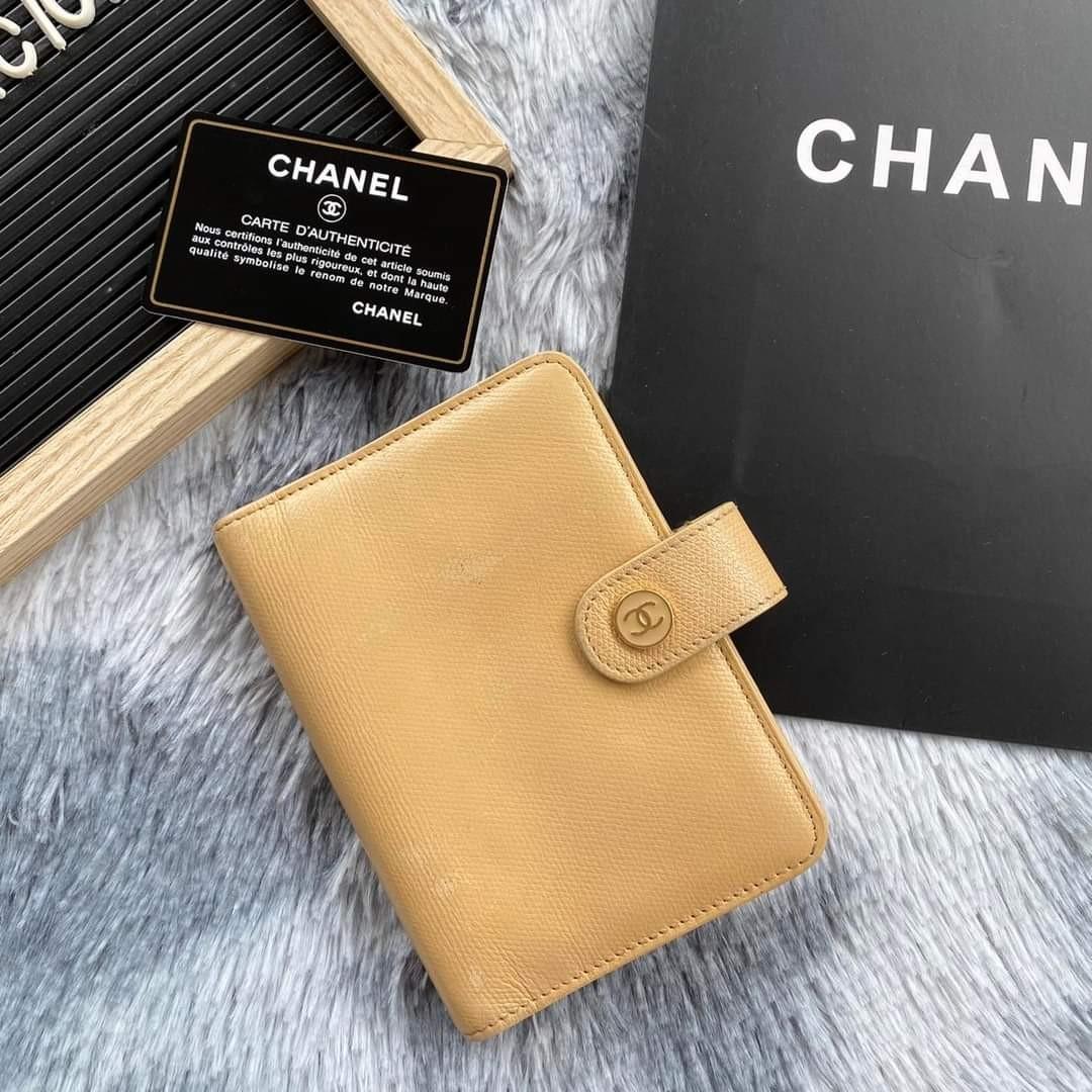 Chanel agenda/passport (Category: Luxury Bags & Wallets) located in Butuan. Submitted by jen_pre (Listing ID 1162292219, Image 1). Description: .