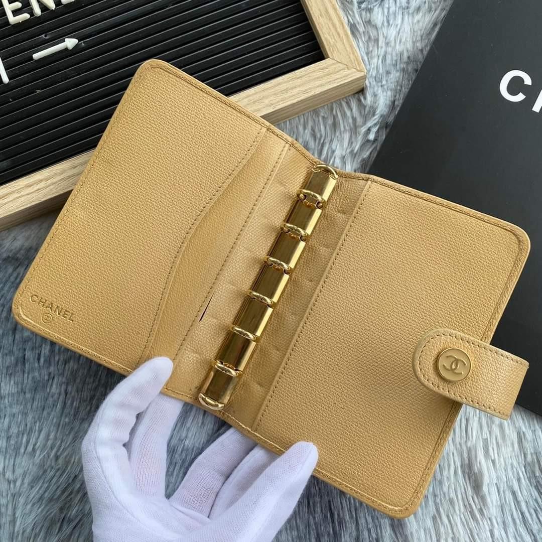 Chanel agenda/passport (Category: Luxury Bags & Wallets) located in Butuan. Submitted by jen_pre (Listing ID 1162292219, Image 2). Description: .