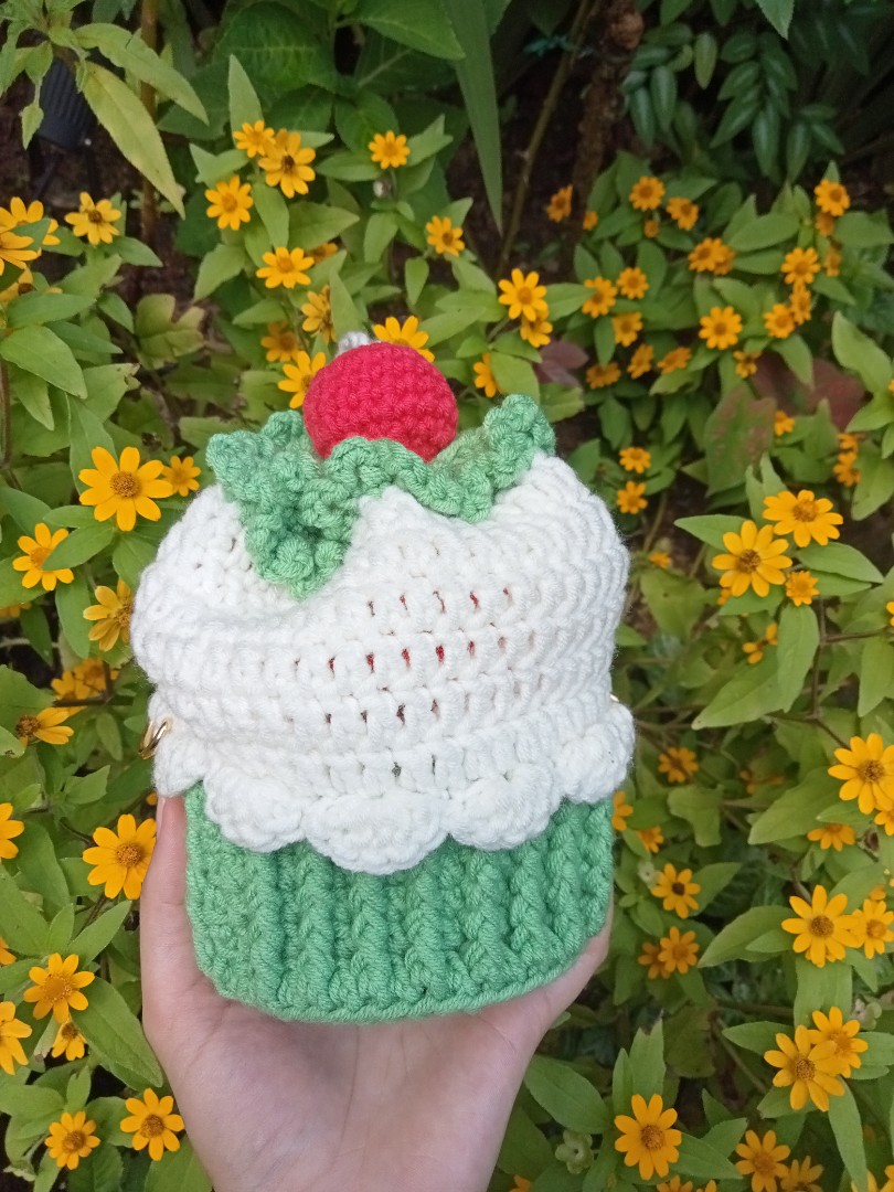 Crochet cupcake bag shop