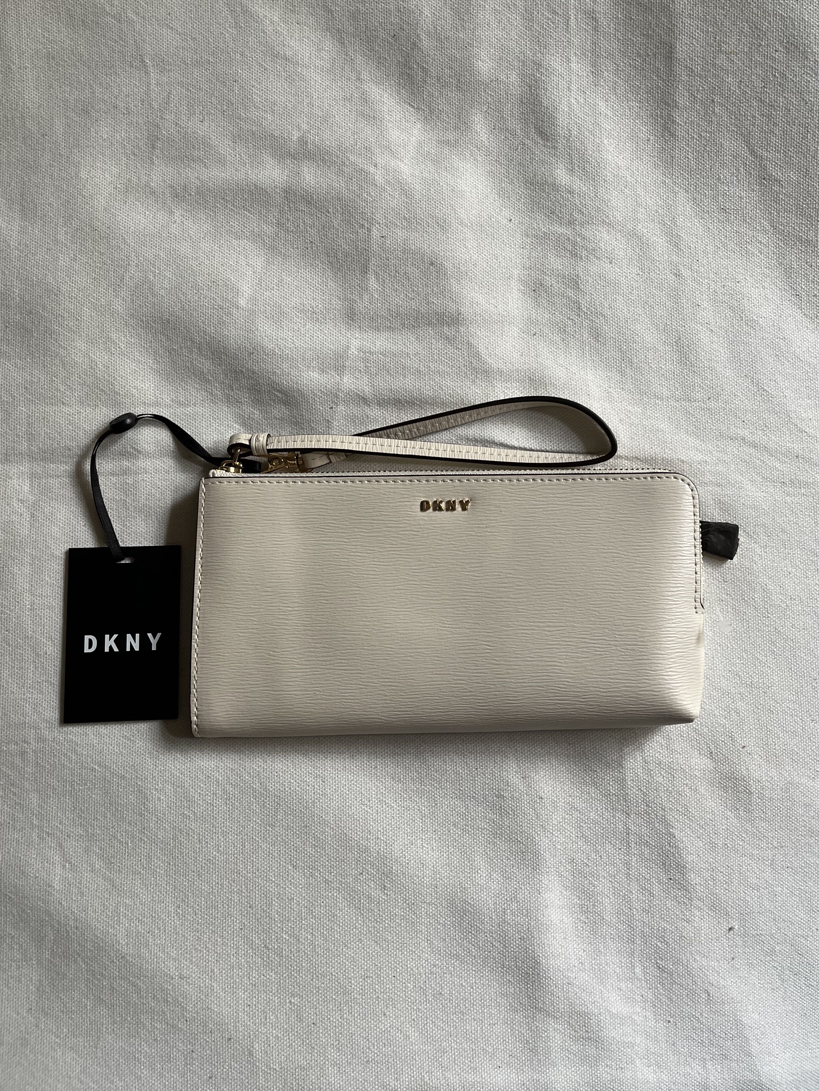 dkny wristlet wallet