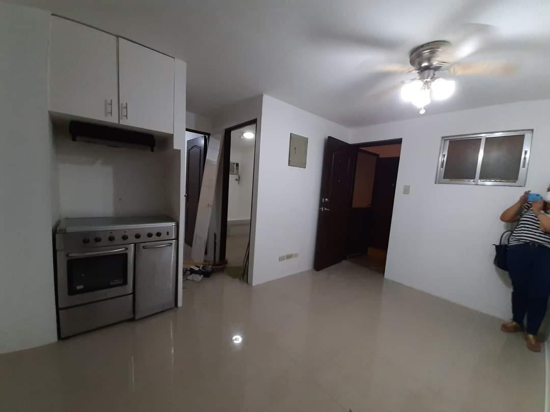 For Rent 1 Bedroom with Walk in Closet Hampton Gardens Condominium