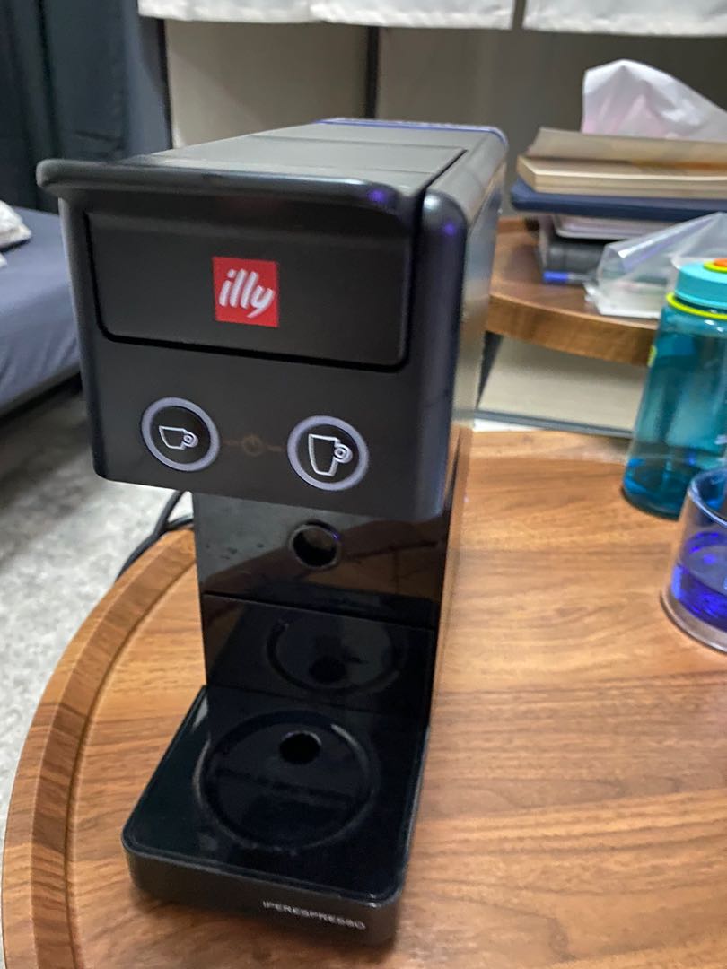 Illy Coffee Machine + free coffee capsules (21 pcs), TV & Home