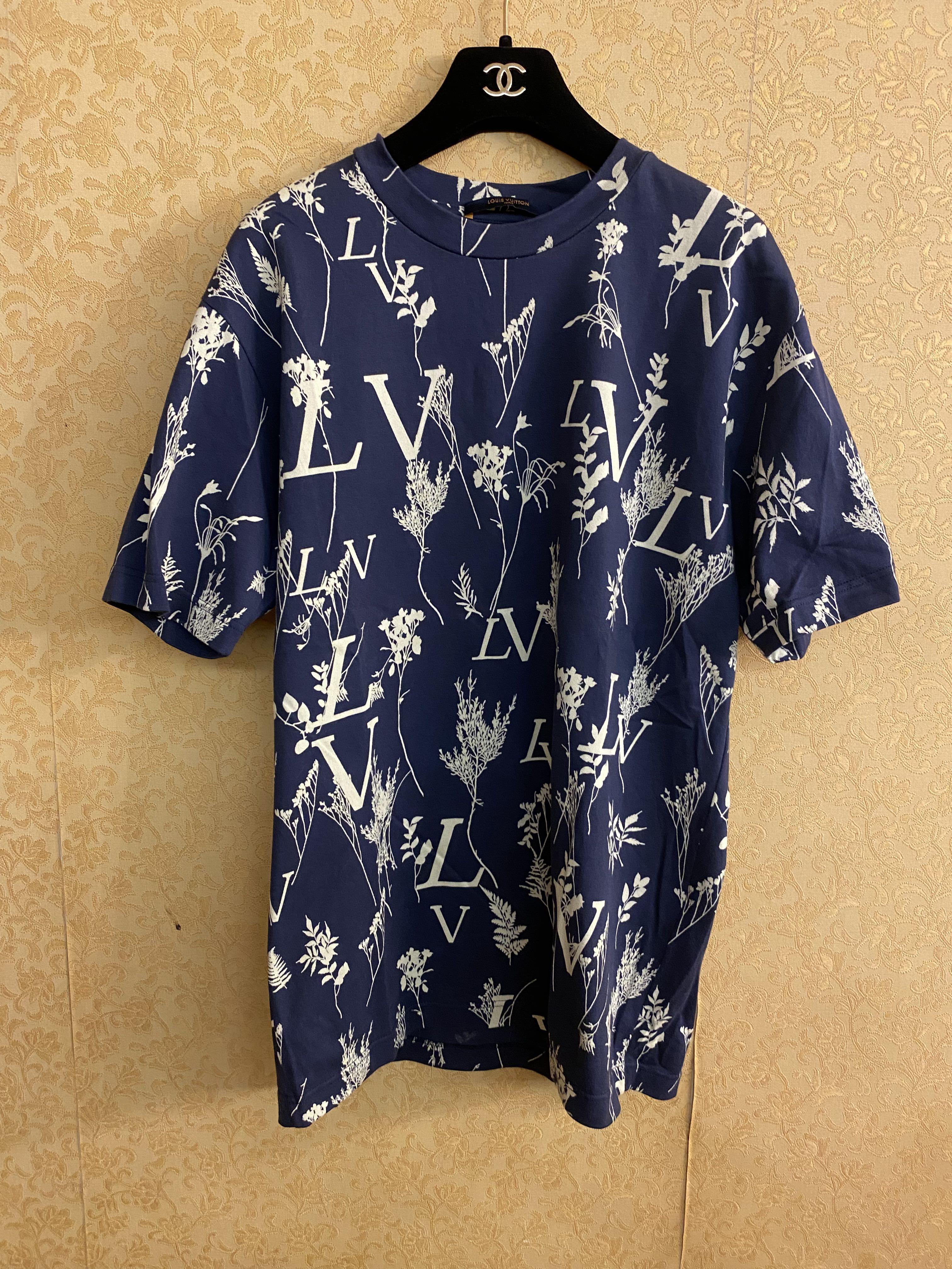 WTS: Used Louis Vuitton Signature 3D Pocket Monogram T Shirt, Luxury,  Apparel on Carousell