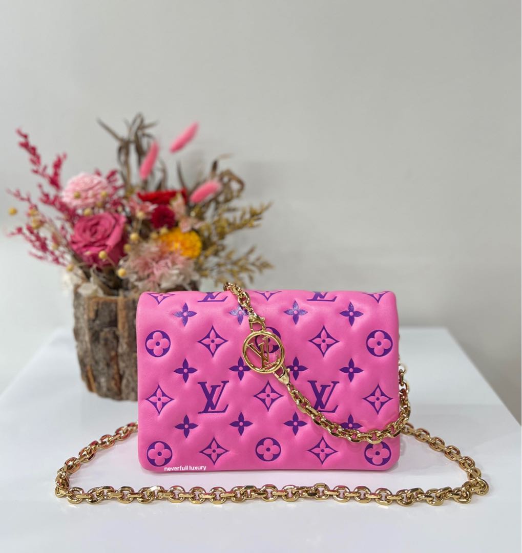 Louis Vuitton LV Pochette Coussin Pink Lambskin ref.293051 - Joli Closet