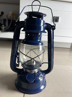 Oil or kerosene lamp