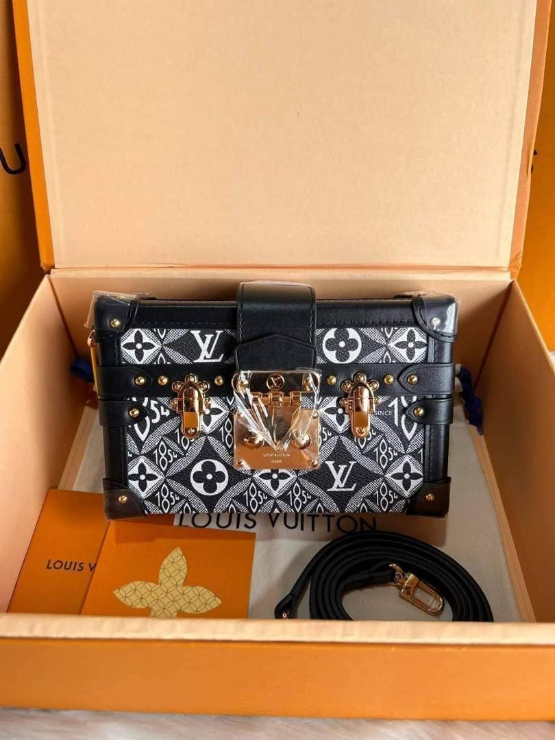 Petite malle (Category: Luxury Bags & Wallets) located in Makati City. Submitted by luxurbagonlineshop (Listing ID 1162328386, Image 1). Description: .
