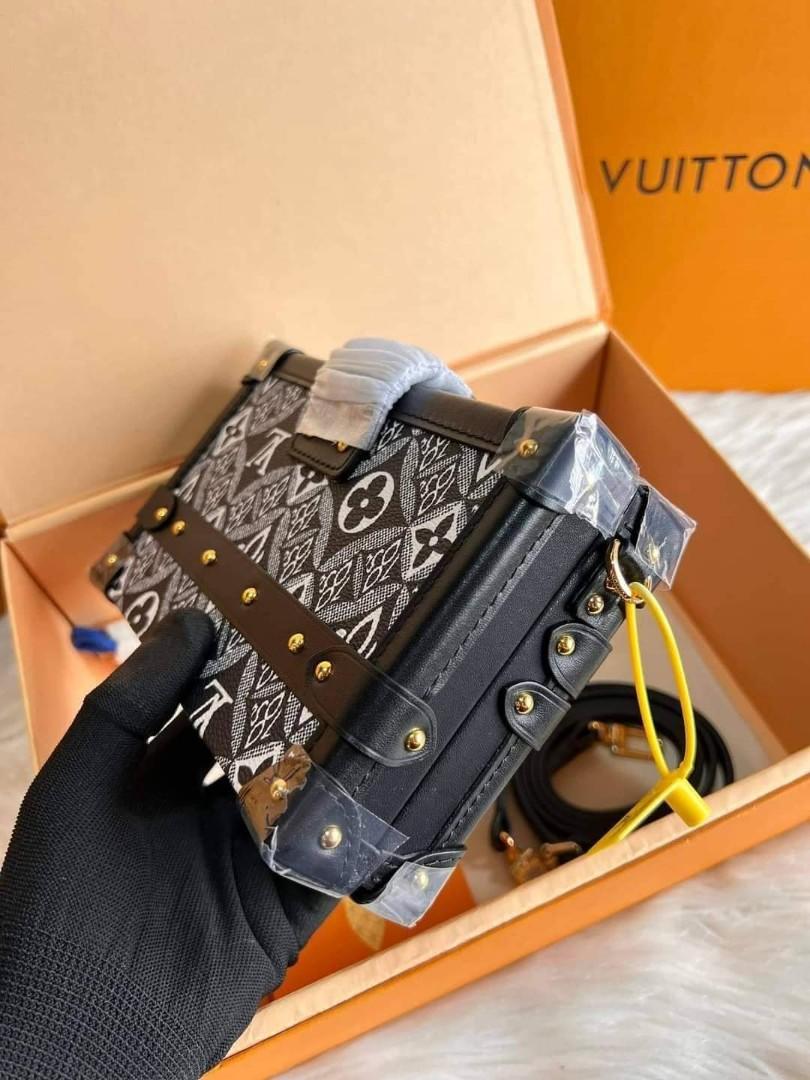 Petite malle (Category: Luxury Bags & Wallets) located in Makati City. Submitted by luxurbagonlineshop (Listing ID 1162328386, Image 3). Description: .