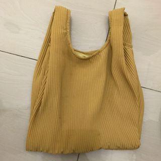 Pleats bag yellow / tas pleats kuning lucu