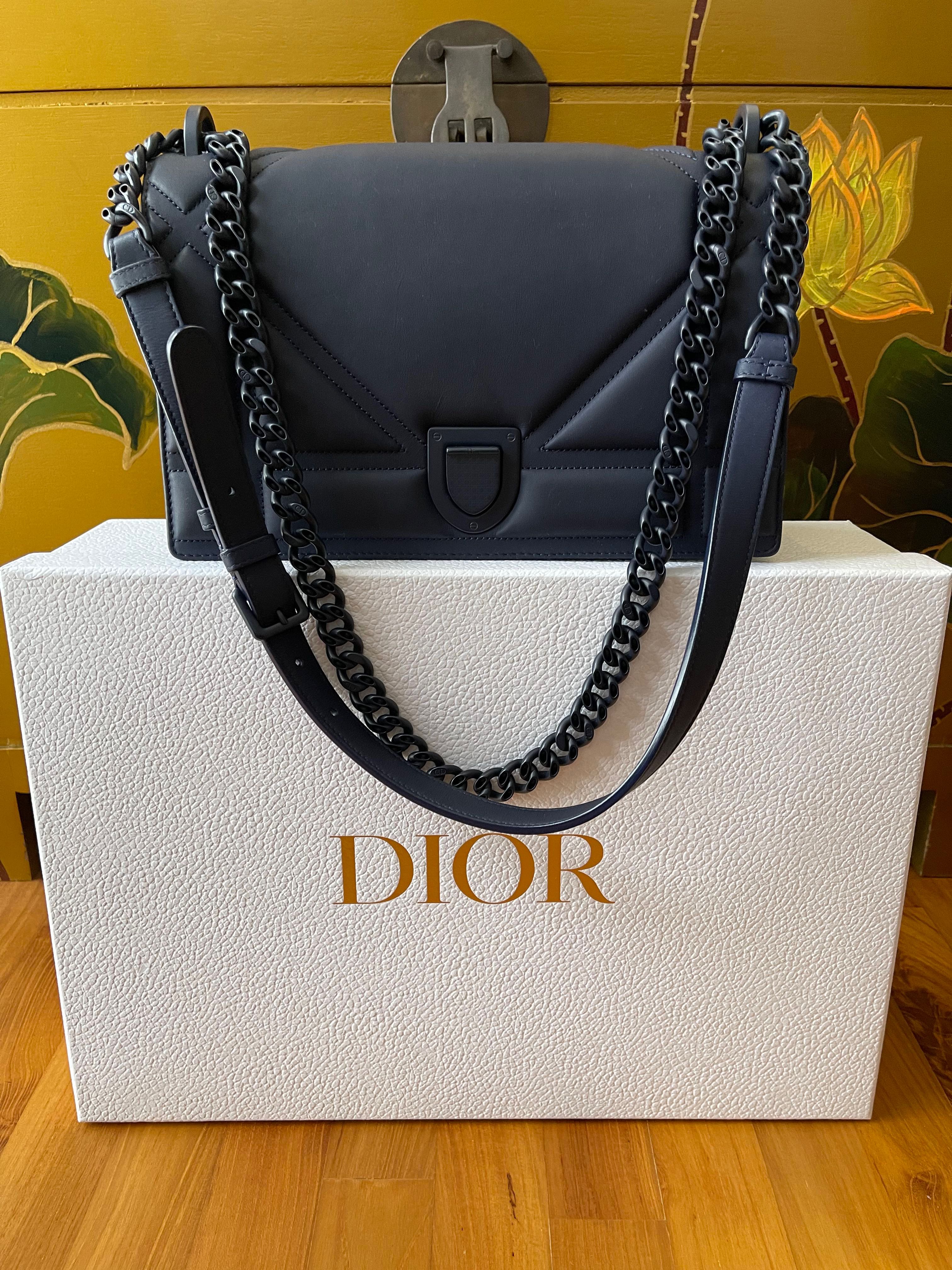Small diorama ultra black bag hot sale