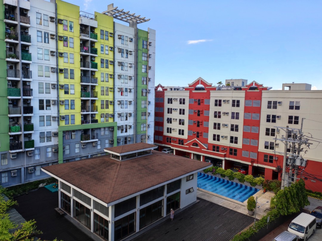 Rush Sale 1Bedroom with Parking Hampton Gardens Condominium Maybunga