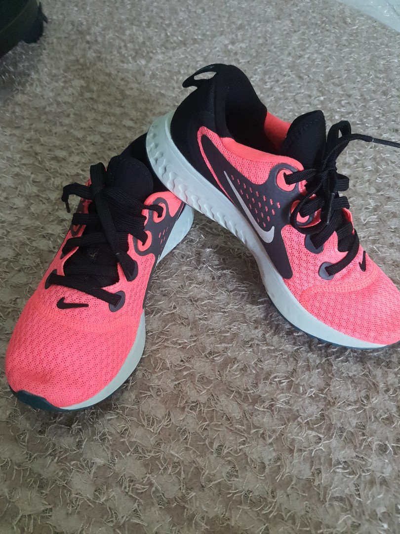 nike legend react trainers