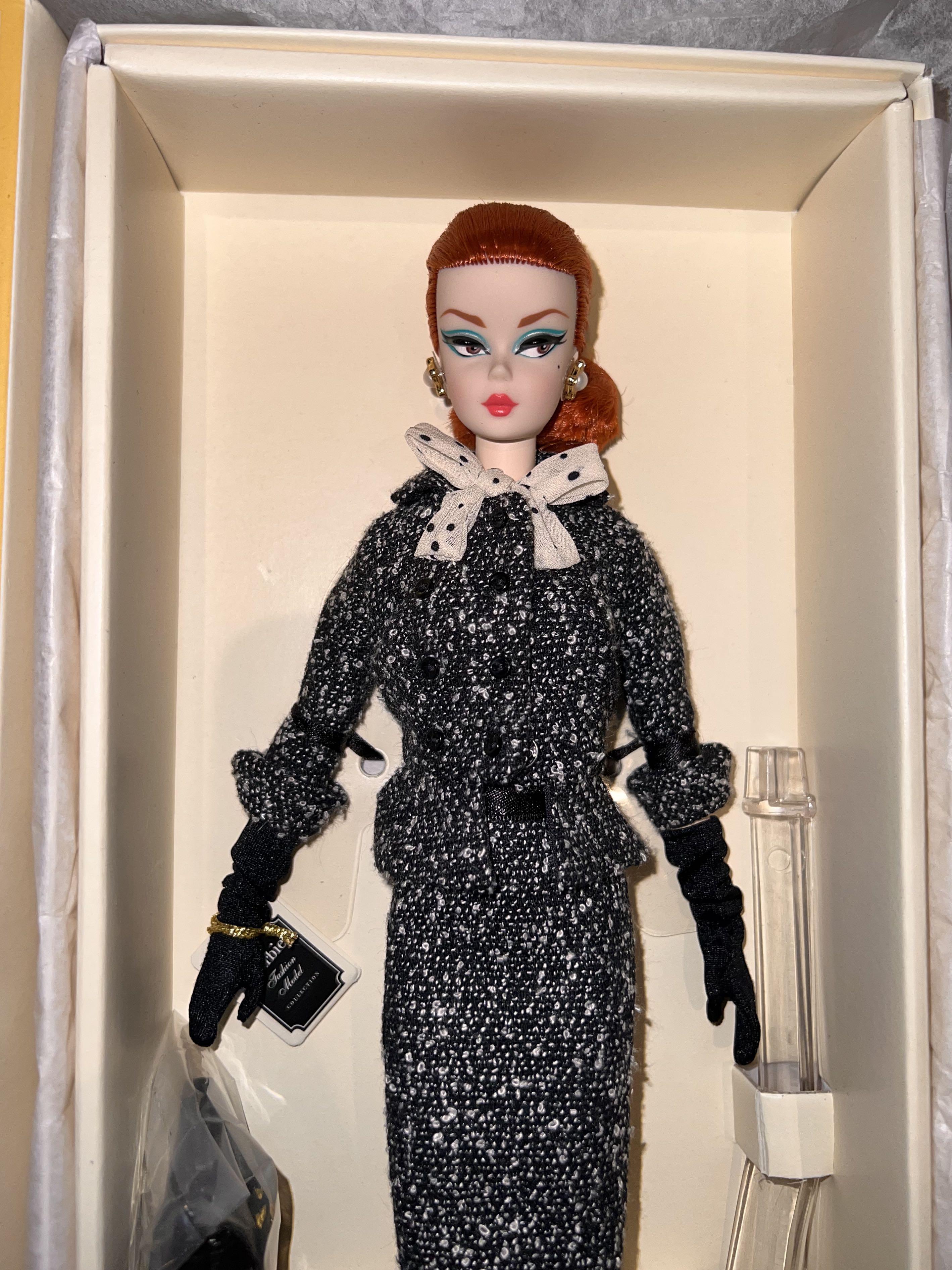 Silkstone Black and White Tweed suit, 興趣及遊戲, 玩具& 遊戲類