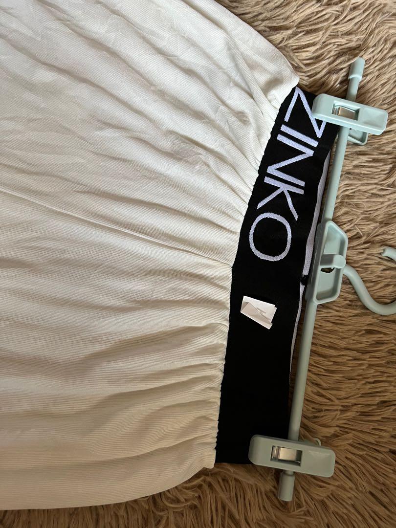 Square pants white (Category: Other Bottoms) located in Mexico. Submitted by saverspace (Listing ID 1161647785, Image 3). Description: Size:24-28 Color:white beach pants .