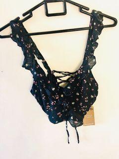 Pull&Bear crop tank black floral