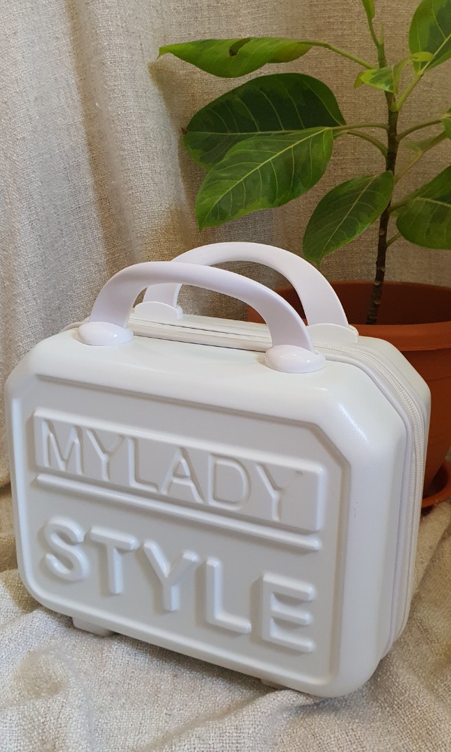 Travel bag Gift set, Men's Fashion, Bags, Briefcases on Carousell