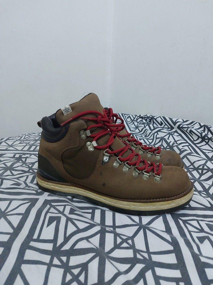 VISVIM - SERRA BOOTS (Category: Boots) located in Cavite. Submitted by _Gizmo (Listing ID 1162324448, Image 1). Description: Visvim - Serra Boots Size 10 Used/Good Condition Flaw: Sign of usage "Please refer to all uploaded photos." 6,000 + Shipping Fee.