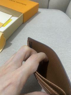Wallet (Louis Vuitton brand) slightly nego