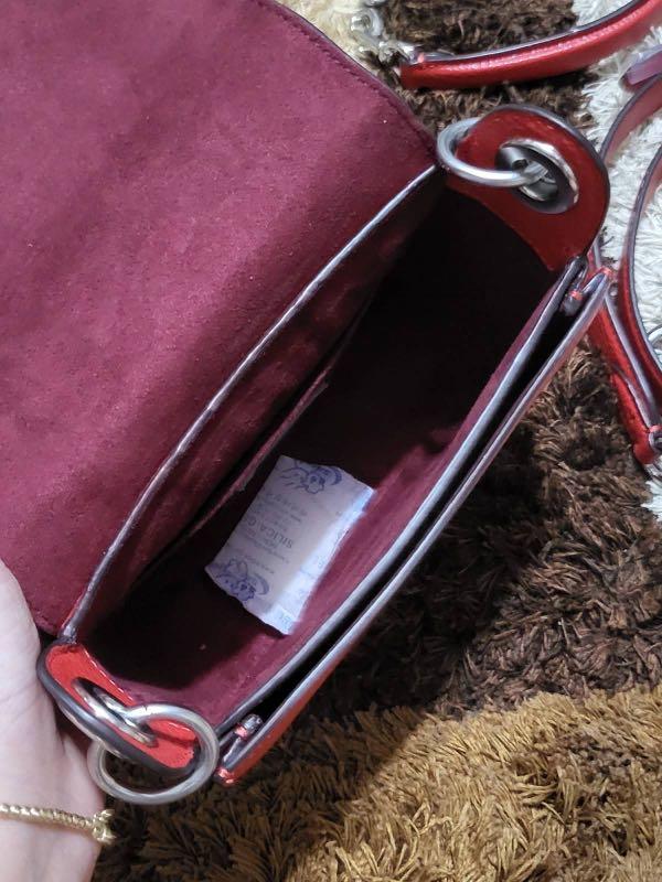 [Authentic] Coach Kleo Red Bag (Category: Luxury Bags & Wallets) located in Cebu City. Submitted by algoshoppe (Listing ID 1162455812, Image 3). Description: 💯 authentic Bought from Canada last 2021 Very pretty in red! Straps are detachable as well! Pwede shoulder bag/crossbody bag :) *see photos when worn (pics taken from the web) RFS: realized small bags not for me :(.