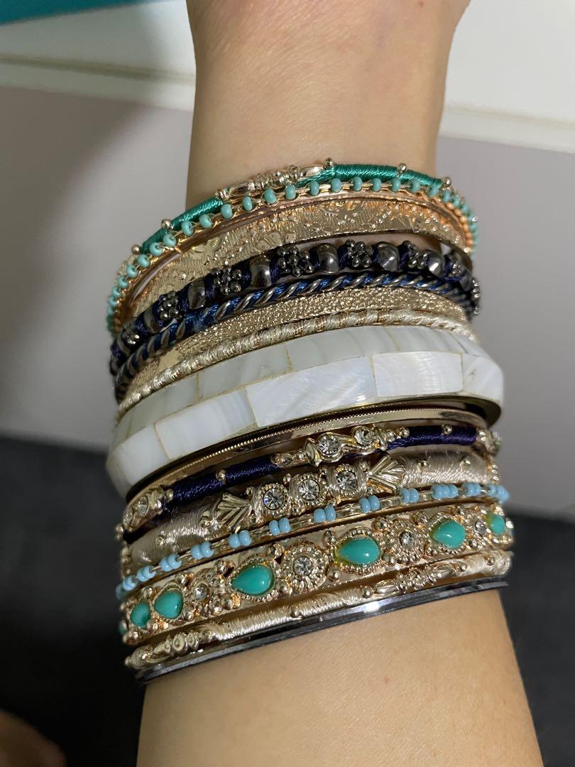 Bangles (Category: Bracelets) located in Singapore. Submitted by nezhh (Listing ID 1162534043, Image 3). Description: $8 for 15 bangles!! Never use before but didn’t keep the tag. Item still shiny and in very good condition. Decided to let it go because need to move house and I won’t wear it anymore..