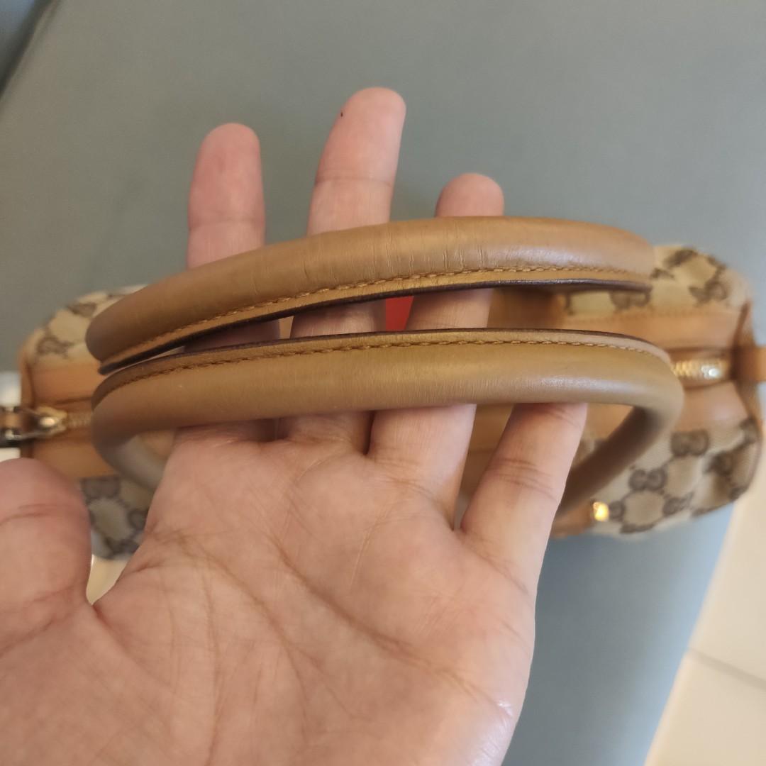 📌Guarantee Authentic 💯 💯💯 GUCCI📌 (Category: Luxury Bags & Wallets) located in Manila. Submitted by outerwearsmanila (Listing ID 1162512978, Image 3). Description: PRELOVED 💯❤️✅ GUARANTEE AUTHENTIC 💯✅❤️ The overall condtion of the bag is excellent vintage condition. The bag has been well kept and gently used. The leather trim remains in fantastic condition even there are some minor signs of use usage in the picture. The canvas and the web a