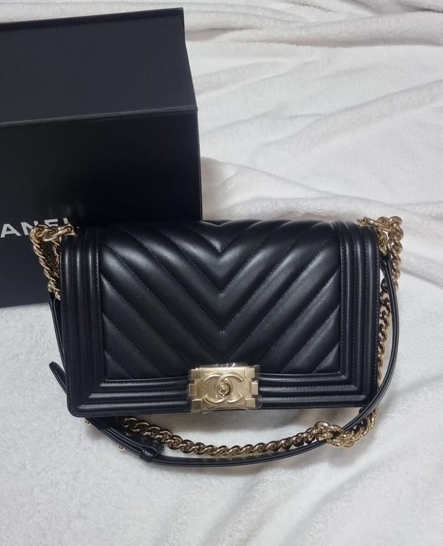Boy Chanel 19 Chevron Lambskin Black Old Medium
