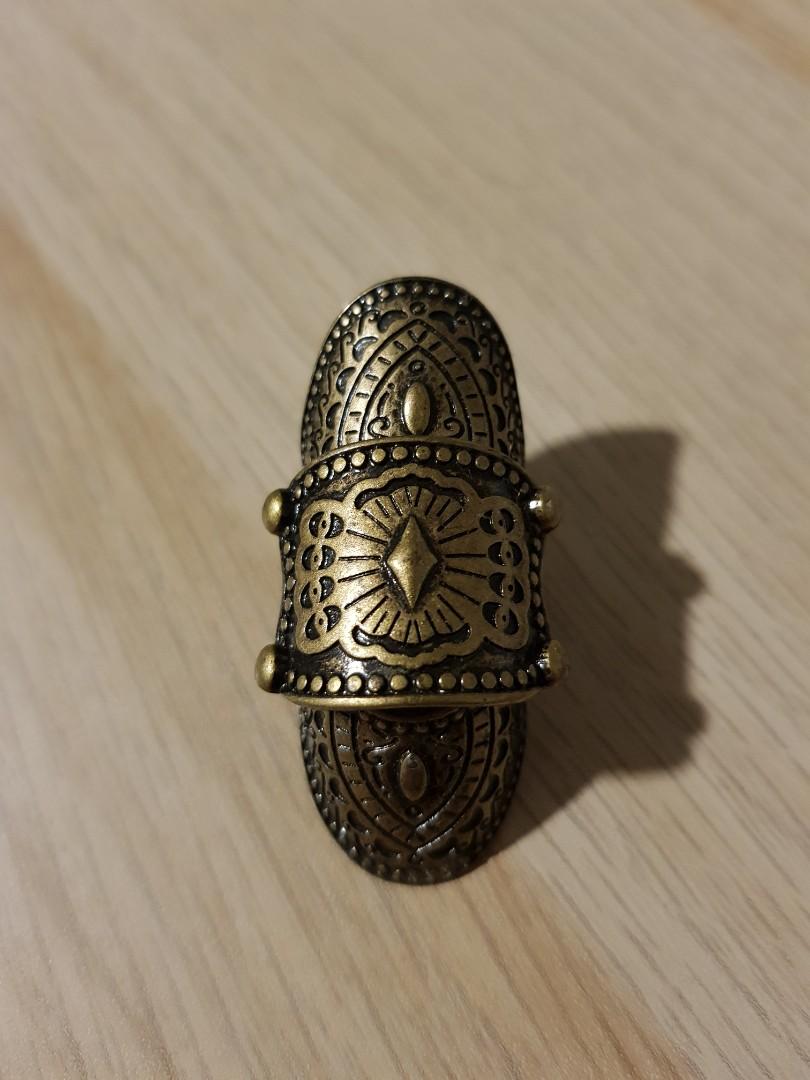 Bronze patterned ring (Category: Jewelry) located in Singapore. Submitted by glaaag (Listing ID 1162555597, Image 3). Description: Bought long ago and hardly used, kept in box since. Selling due to decluttering the house. Pls arrange own delivery or meetup, thanks! Ring holes 16mm - 17mm diameter..