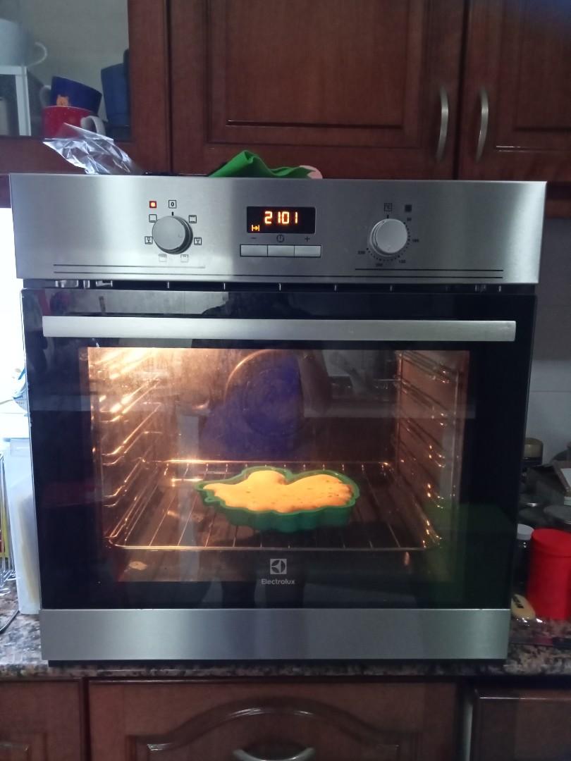 Builtin Electrolux oven (eob2400aox), TV & Home Appliances, Kitchen