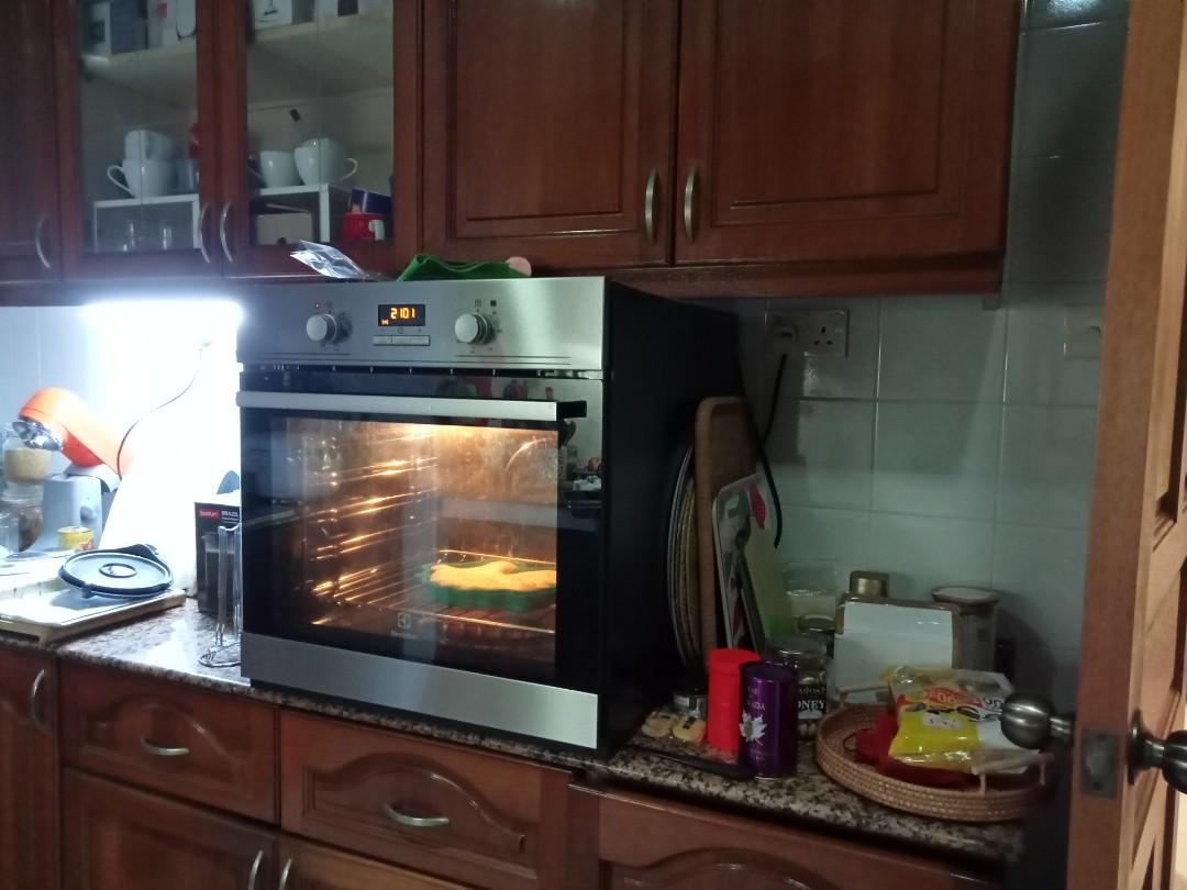 Builtin Electrolux oven (eob2400aox), TV & Home Appliances, Kitchen