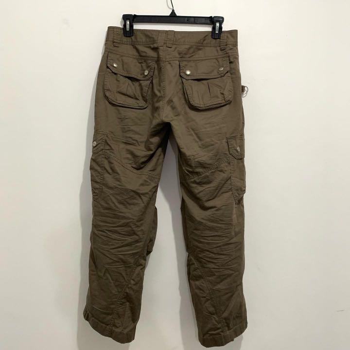 Dark Brown/Golden Brown Cargo Pants (Category: Other Bottoms) located in Laoag. Submitted by lovedbyben (Listing ID 1162512035, Image 3). Description: Size:32 Length:36 Rise:10 Mop:Gcash Only Mod:Shopee Checkout(No Cod).