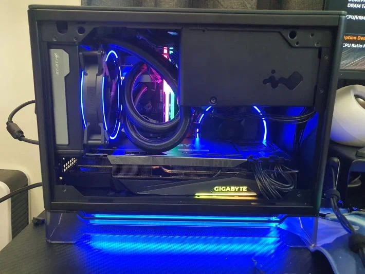 InWin A1 Mini ITX Case with 600W 8+Bronze PSU w/ Wireless Qi Charging ...