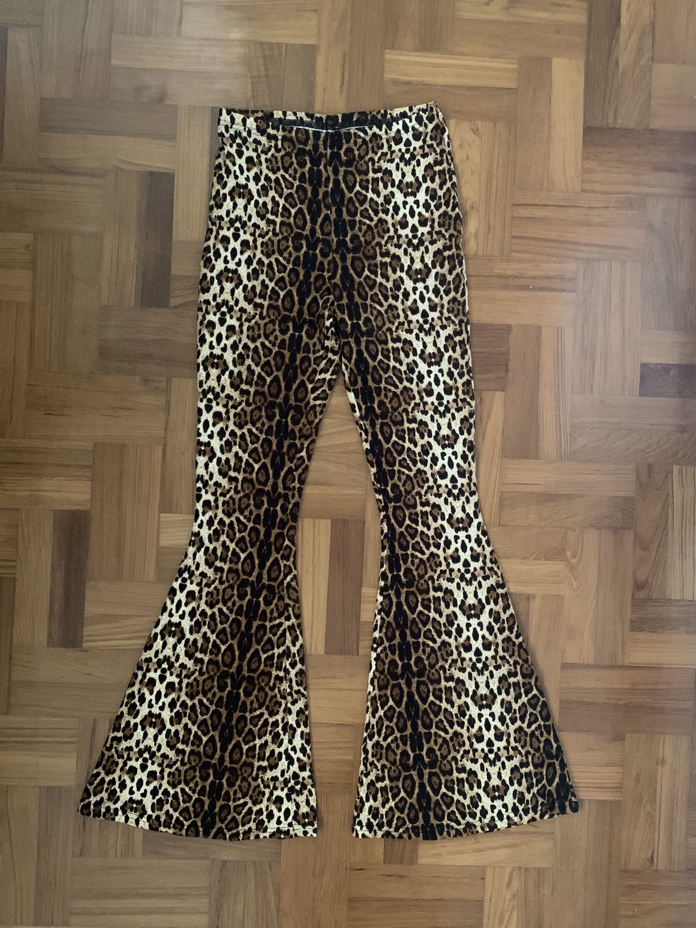 bell bottom pants/leggings/ tights 