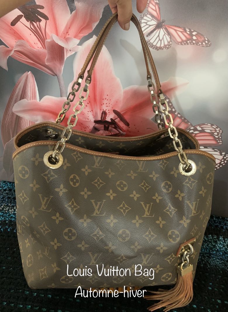 The most beautiful bags from the Louis Vuitton FallWinter 20222023 show   Vogue France
