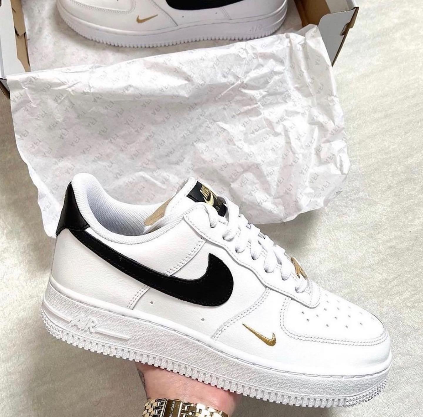 Air force low black white store