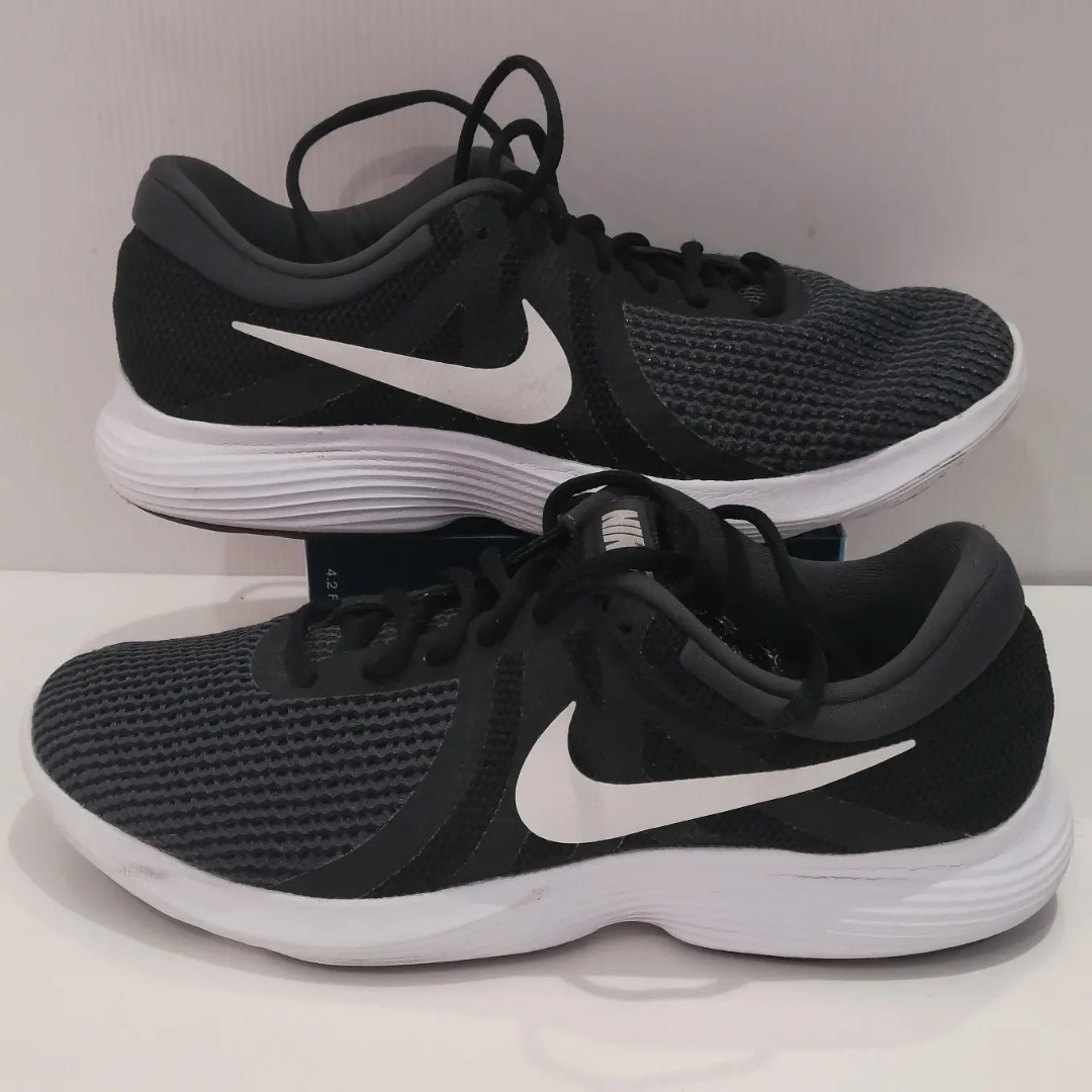 Nike revolution 4 size 42 second branded, Fesyen Pria, Sepatu , Sneakers di  Carousell