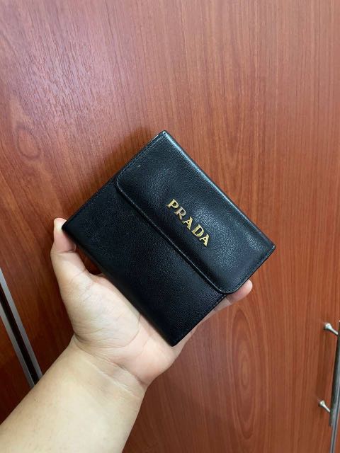 Prada shop wallet vintage