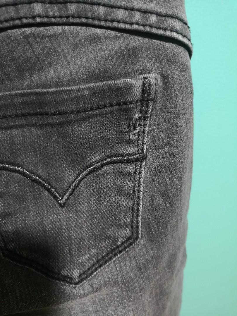 Reversible pants (Category: Jeans) located in Quezon City. Submitted by vbhacemnz (Listing ID 1162496540, Image 3). Description: Stretchable Crissa pants Can fit size 28-30. May maliit na issue kindly see attached photo..