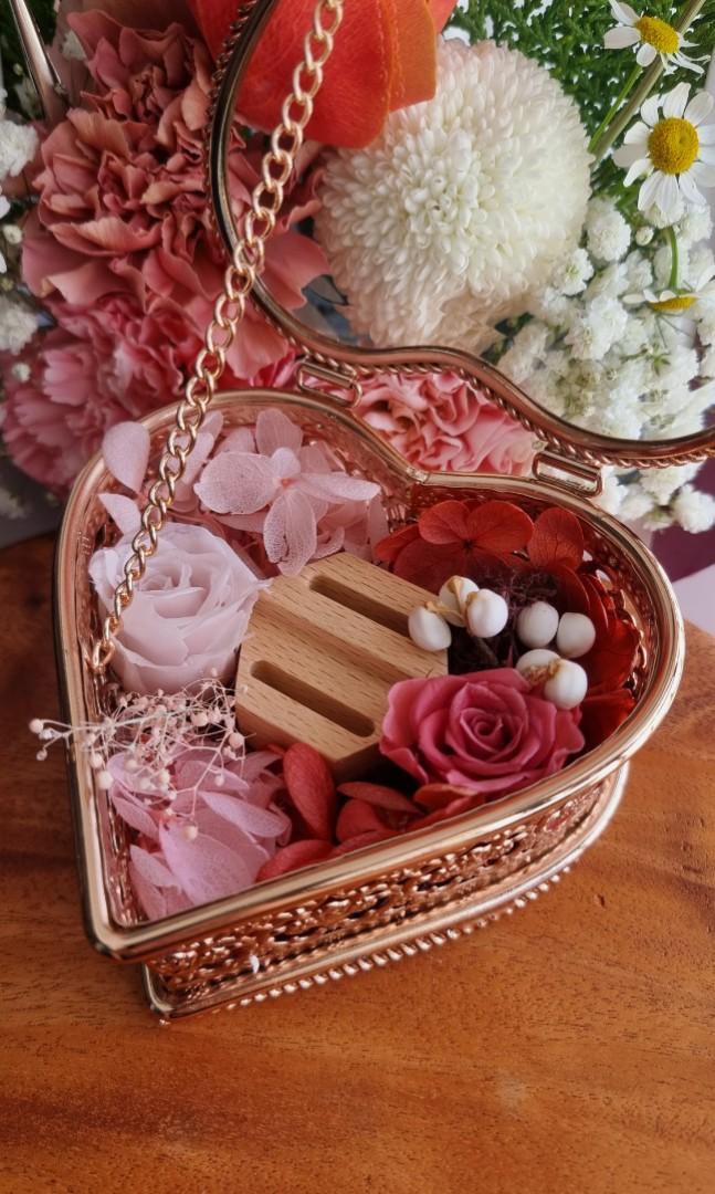 Custom best sale ring holder