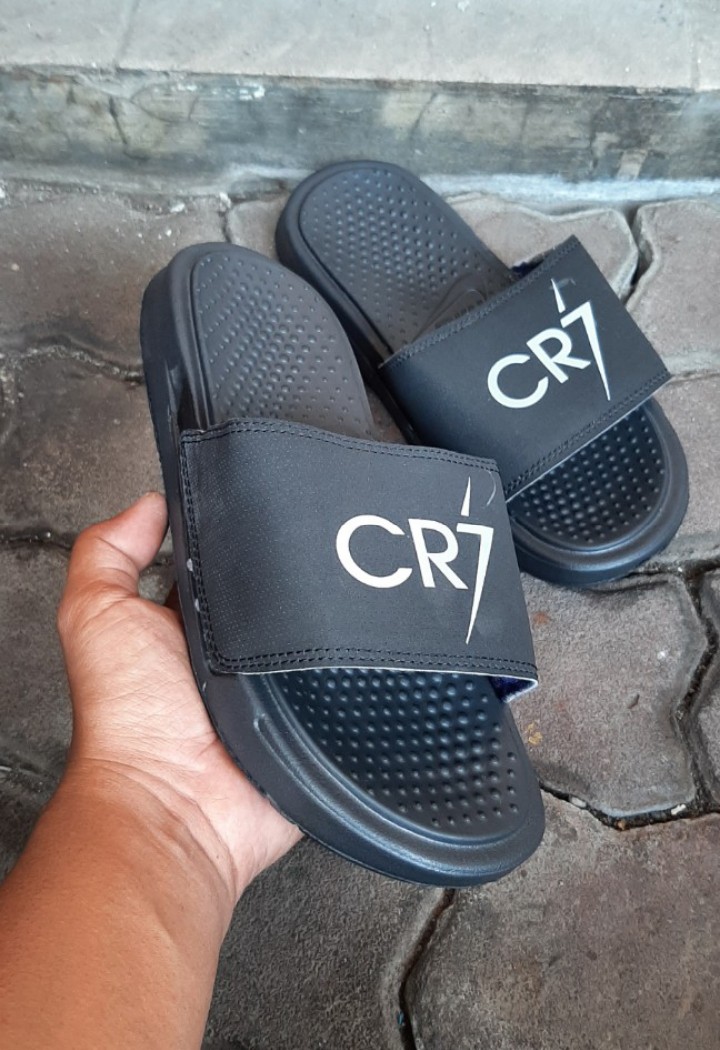 Cr7 online flip flops