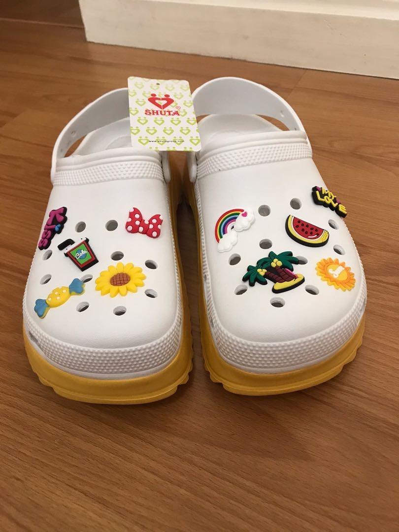 Shuta slippers top