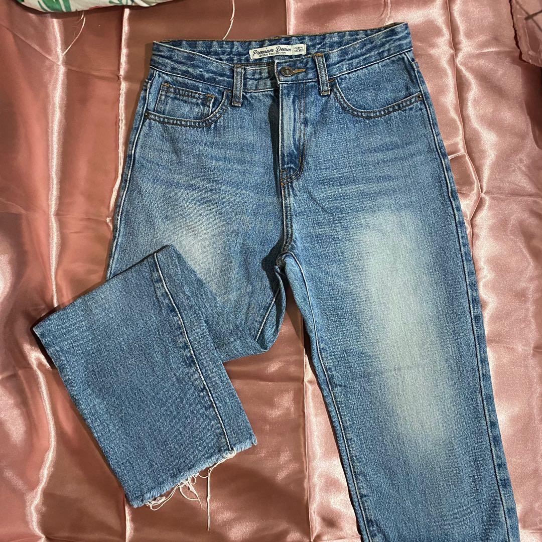 Size 27 HIGHWAISTED DENIM JEANS 1 (Category: Jeans) located in Manila. Submitted by stealit (Listing ID 1162487396, Image 1). Description: Highwaisted- above the navel Super nice denim, lalo na in person. 10/10.