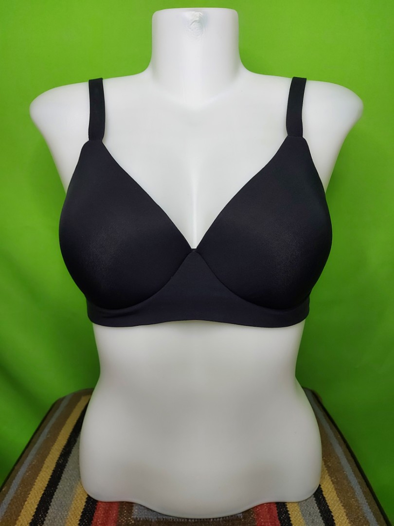 Uniqlo Big Size Molded Seamless Brasier Bra, Women's Fashion, Undergarments  & Loungewear on Carousell