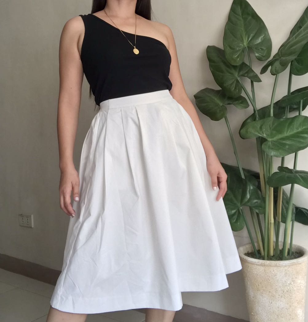 UNIQLO white cute midi skirt s to m Women s Fashion Bottoms